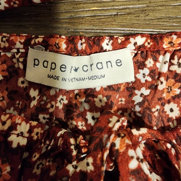 Paper Crane red floral tank top flutter sleeve NWOT Med - Picture 6 of 7